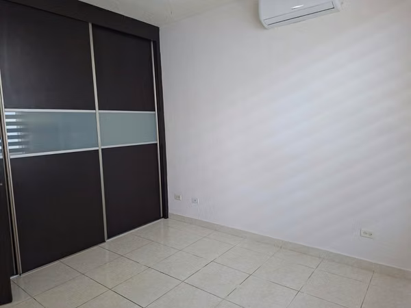 272024. Townhouse for rent, 175 m², 3 bedrooms, 3 bathrooms.