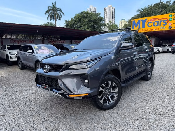 TOYOTA FORTUNER 2024 DIESEL 4X4 7 PASSENGERS