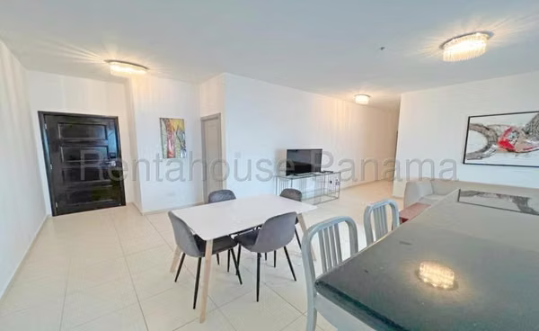 Furnished apartment for rent on Avenida Balboa.