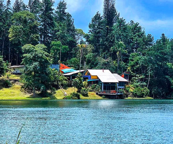 UNICA Y DIVERTIDA!!! FRENTE AL LAGO DE CERRO AZUL