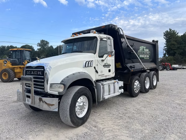 2018 MACK GRANITE GU713