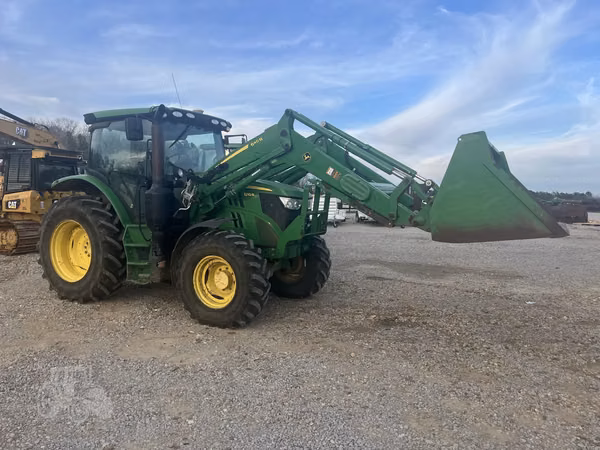 2017 JOHN DEERE 6110R