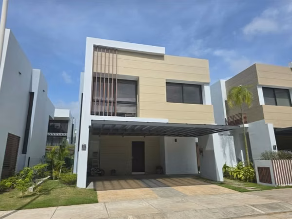 Beautiful house located on the last street of River Walk, facing the river and surrounded by nature