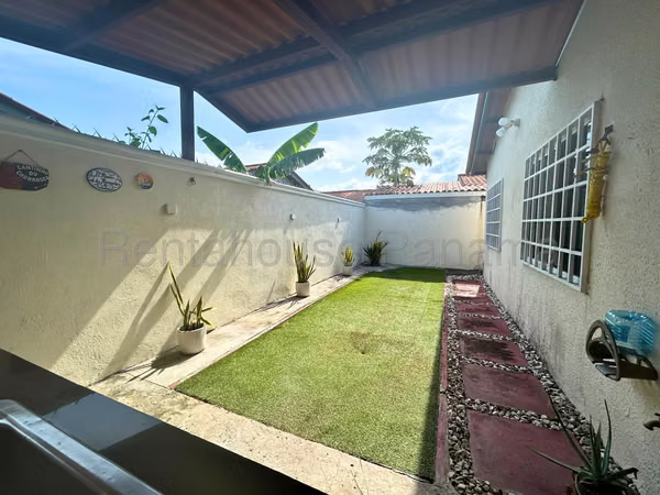 House for Sale in Tocumen. 26-2092.