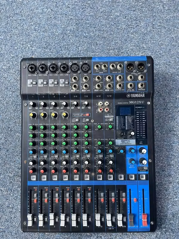 CONSOLA YAMAHA 12 CANALES