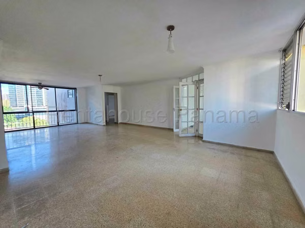 For sale 201m2 Apartment in Marbella La Concha 26-7052SRZ