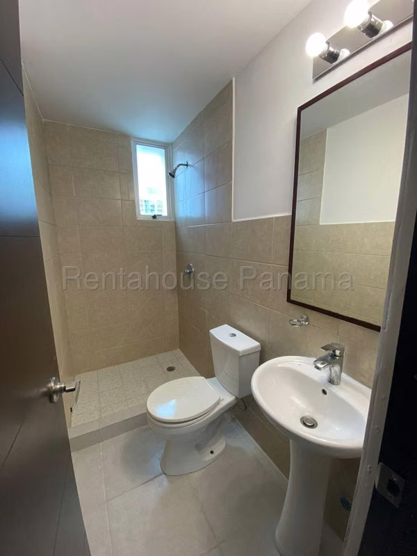 Sale of Apartment in Vía España - 124; 3 Rooms - 124; Excellent Location # 26-5249