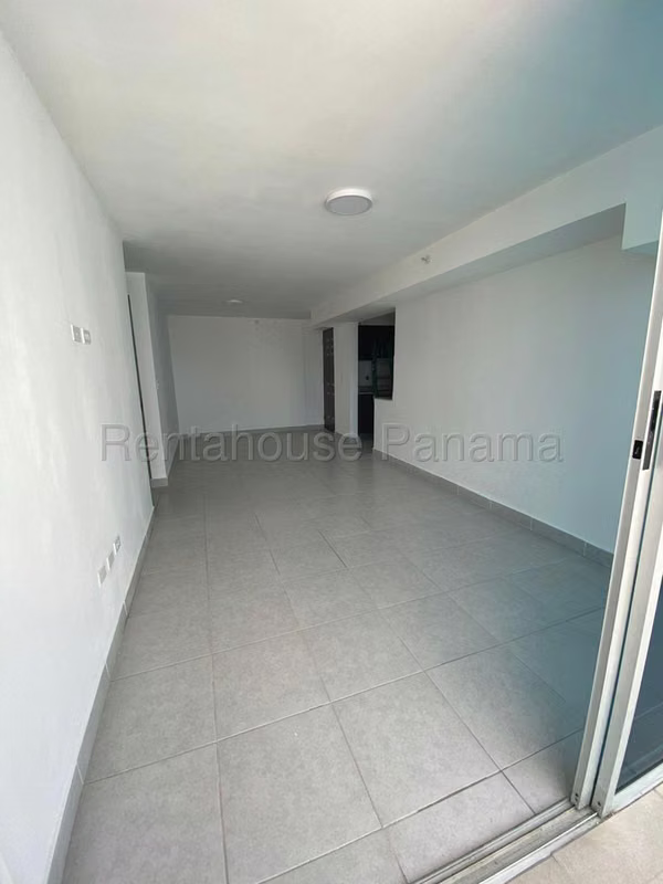 Sale of Apartment in Vía España - 124; 3 Rooms - 124; Excellent Location # 26-5249