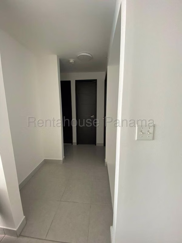 Sale of Apartment in Vía España - 124; 3 Rooms - 124; Excellent Location # 26-5249