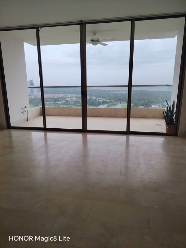 Apartment for sale with spectacular view, appliances included, in PH GreenView Residences