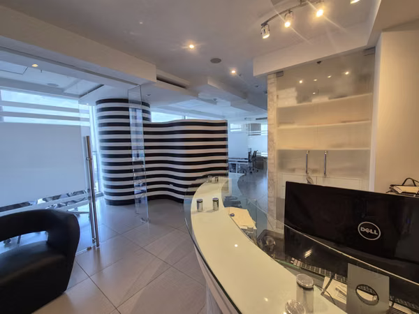 SE VENDE OFICINA REMODELADA EN OCEANIA BUSINESS CENTER PUNTA PACIFICA