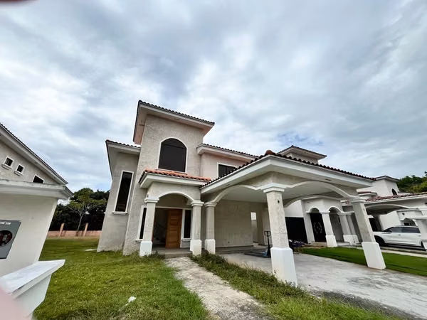 HOUSE FOR SALE IN CLAYTON VILLAGE | 3 BEDROOMS + STUDY