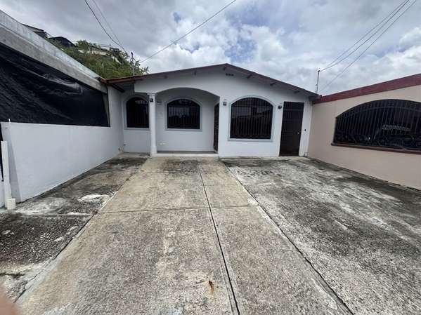HOUSE SALE VILLA LUCRE