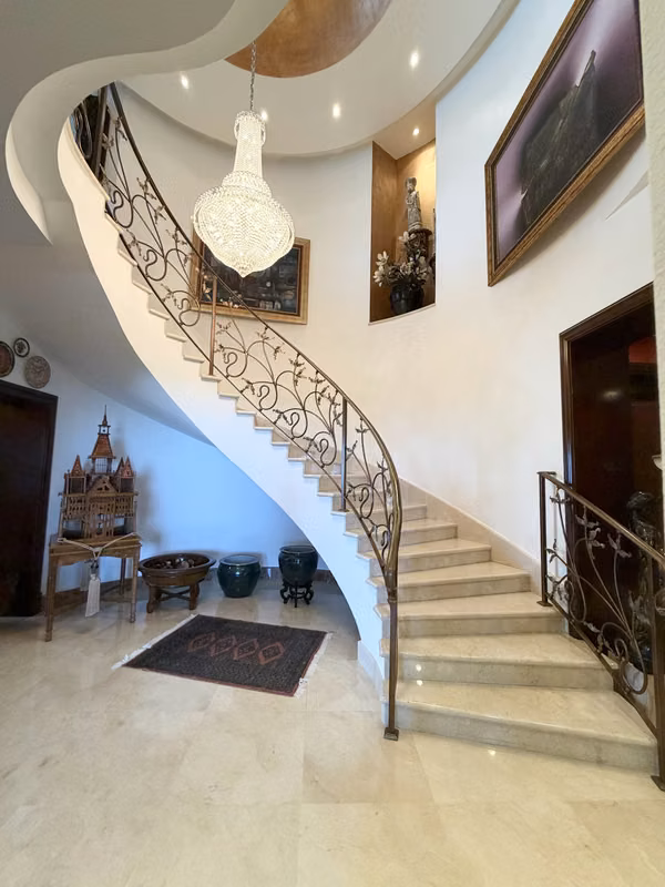 SALE OF APARTMENT IN EAST COAST