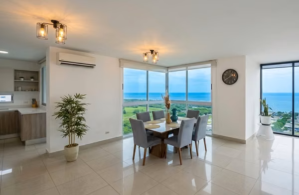 Apartment in Costa del Este I with an excellent layout and views of the sea and the city.