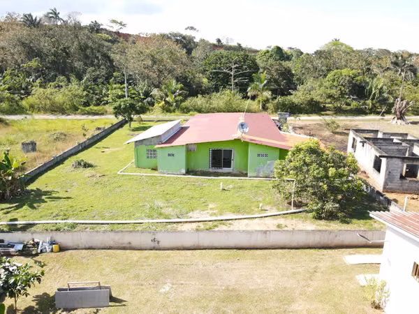 Sale of house in Chilibre with land