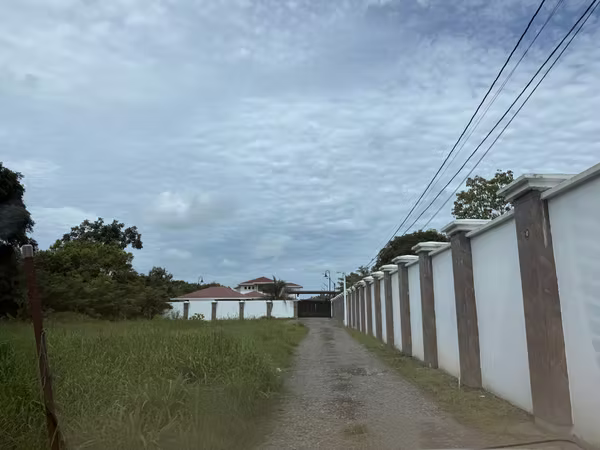 Se alquila amplia casa  2 plantas Boqueron cercada amoblada 2,500.00