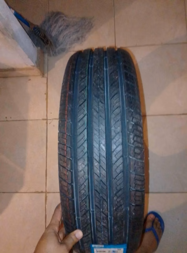 Se vende llantas   marca interstate 