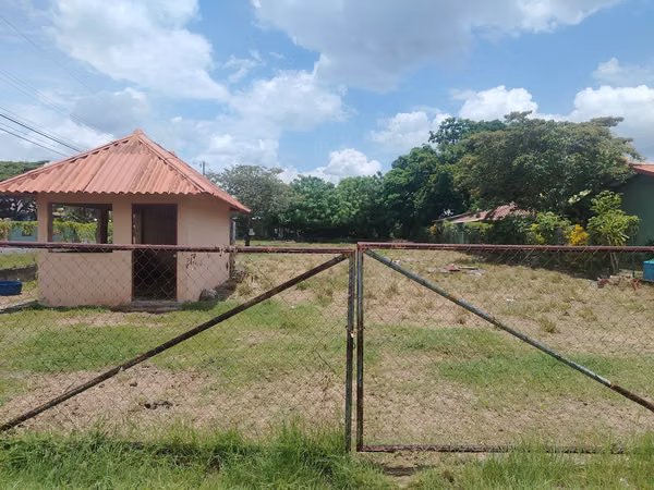 Lot for investor ideal for airbnb hostel or make two duplex or houses