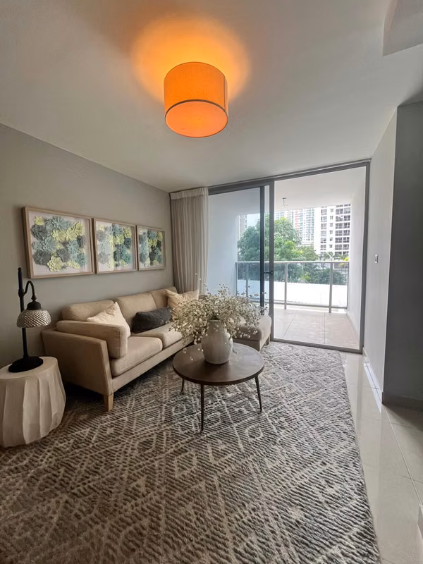 Apartamento en Condado del Rey I con balcon privado y ubicación estratégica