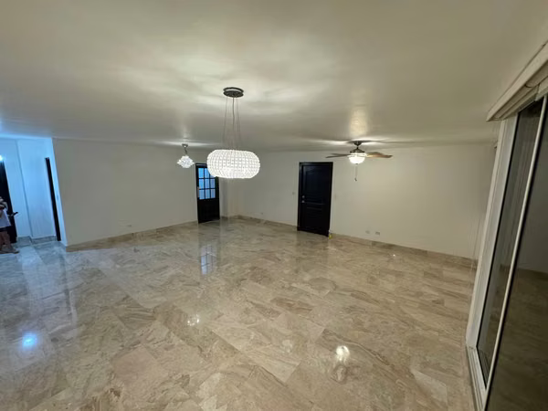 Renovated apartment in Obarrio I with a balcony