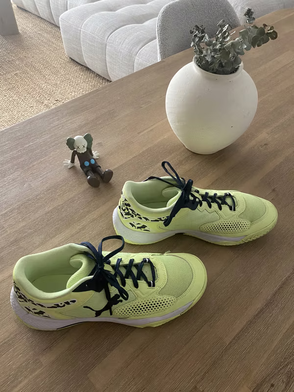 I SELL SEMI-USED PADDLE MAN SLIPPERS