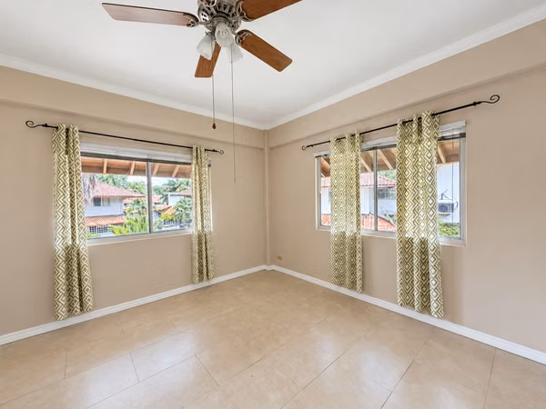 4 bedroom single-family house in Clayton