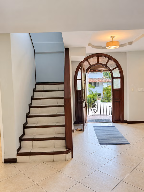 4 bedroom single-family house in Clayton