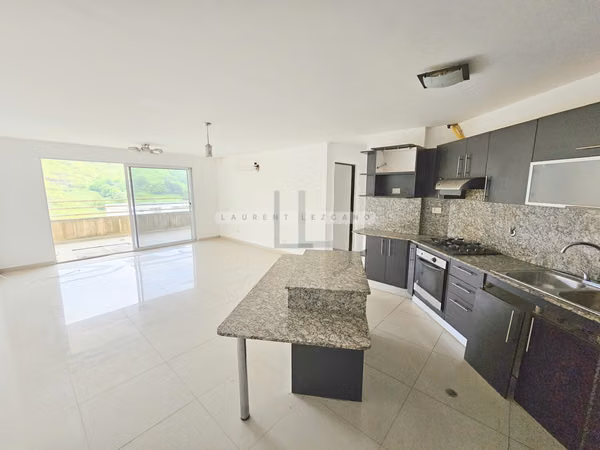 Sale Apartment with 2 balconies in PH Altamira Gardens - Ancon. Make an Offer