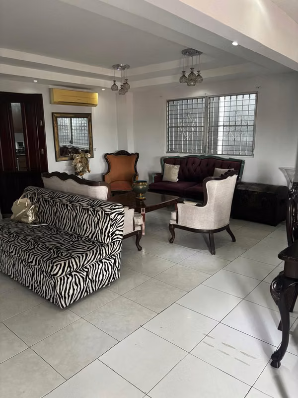 CASA DE 3 PISOS EN VENTA – URBANIZACIÓN LIMAJO CONDADO DEL REY