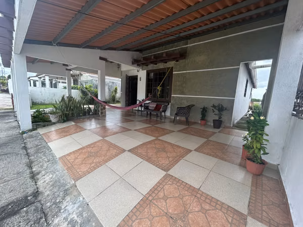 VENTA Casa de 300m2 en Ciudad del Lago AMD