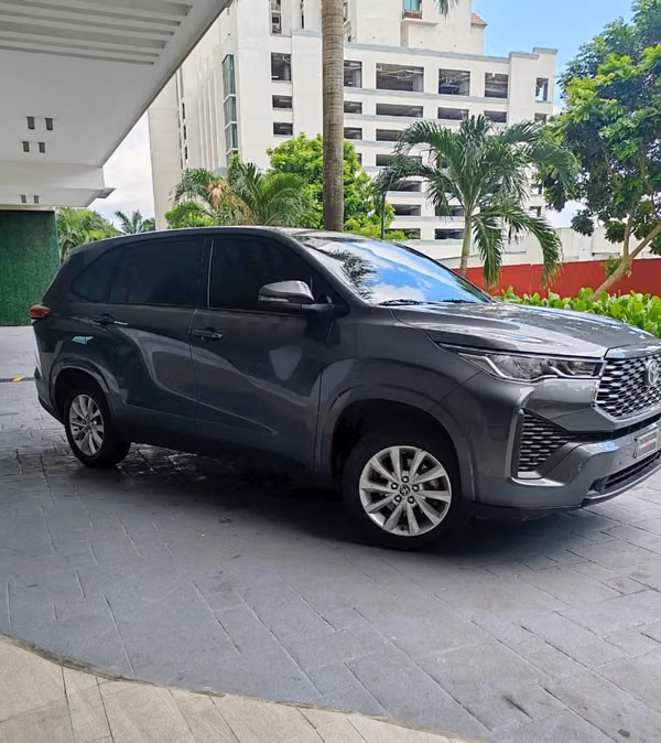 Toyota Innova 2024 con solo 8 mil km Auto En GARANTÍA