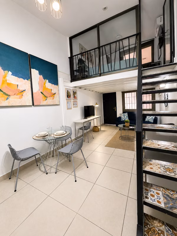 Furnished Apartment 8 Minutes from Cincuentenario Metro – $750