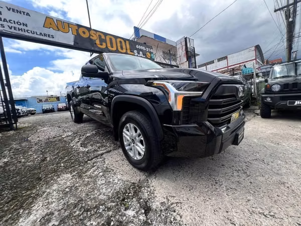 TUNDRA MODELO SR5 AÑO 2023 AUTOMATICA 4X4 CON SOLO (78 klm) COMO NUEVA