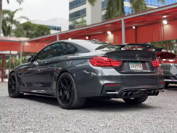 BMW M4 COUPE