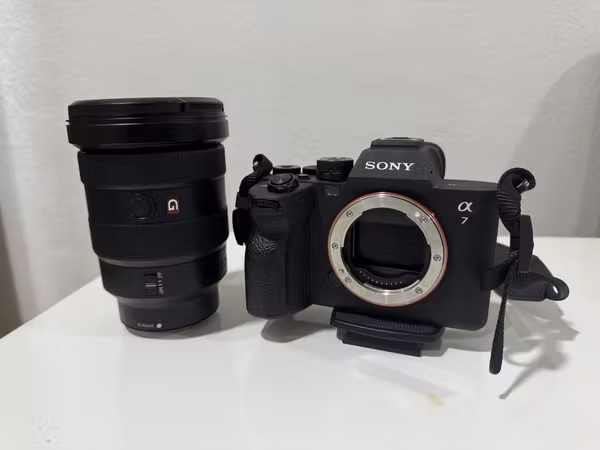 Sony alpha 7 IV con lente Sony 16-35mm fe2.8 GE