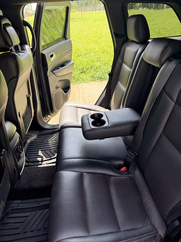 Jeep Grand Cherokee Laredo 4x4, año 2018, comprado en Panamá.