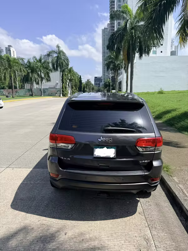 Jeep Grand Cherokee Laredo 4x4, año 2018, comprado en Panamá.