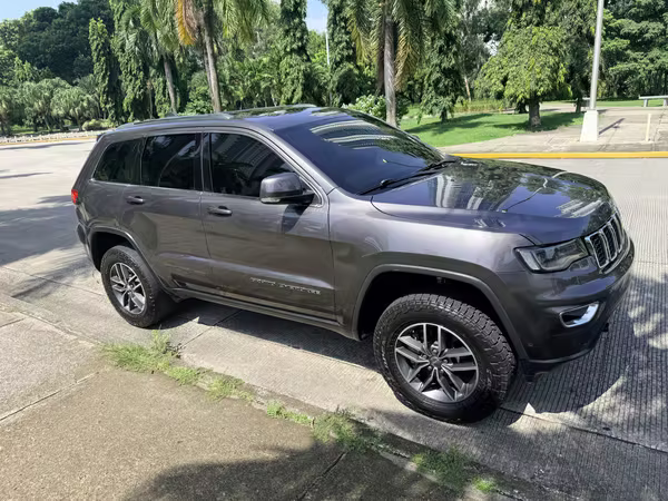 Jeep Grand Cherokee Laredo 4x4, año 2018, comprado en Panamá.