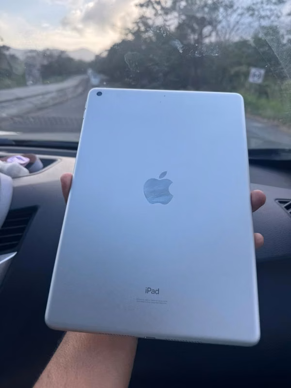 iPad 8 generation 32gb with keyboard and Apple pencil