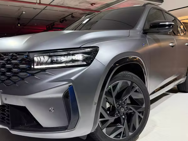 RENAULT KOLEOS E-TECH ALPINE 2025