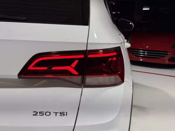 VOLKSWAGEN TAOS 250 TSI 2024
