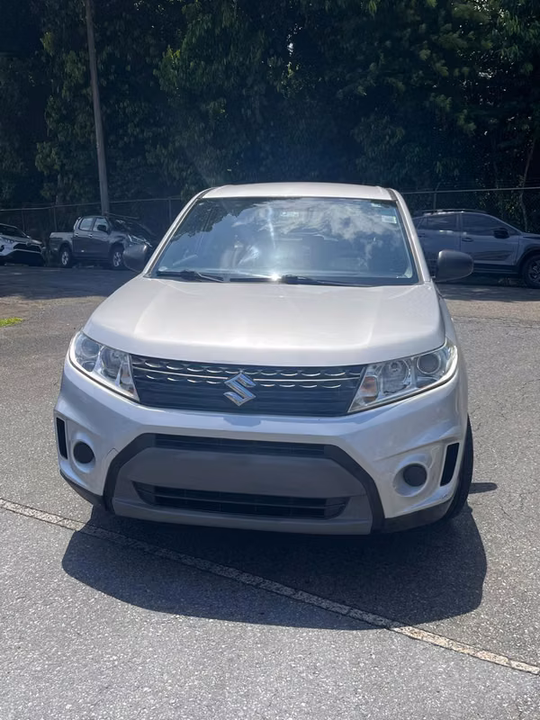 Suzuki Vitara 2017 automático – neumáticos y suspensión nuevos