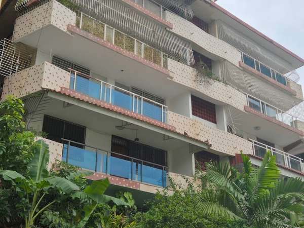 VINTAGE APARTMENT IN OBARRIO – SPACIOUS WITH GREAT POTENTIAL