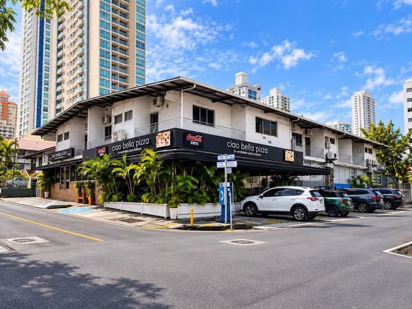 Commercial and Residential Building for Sale in San Francisco, 1,200 m2 and 2,200 m2 of construction