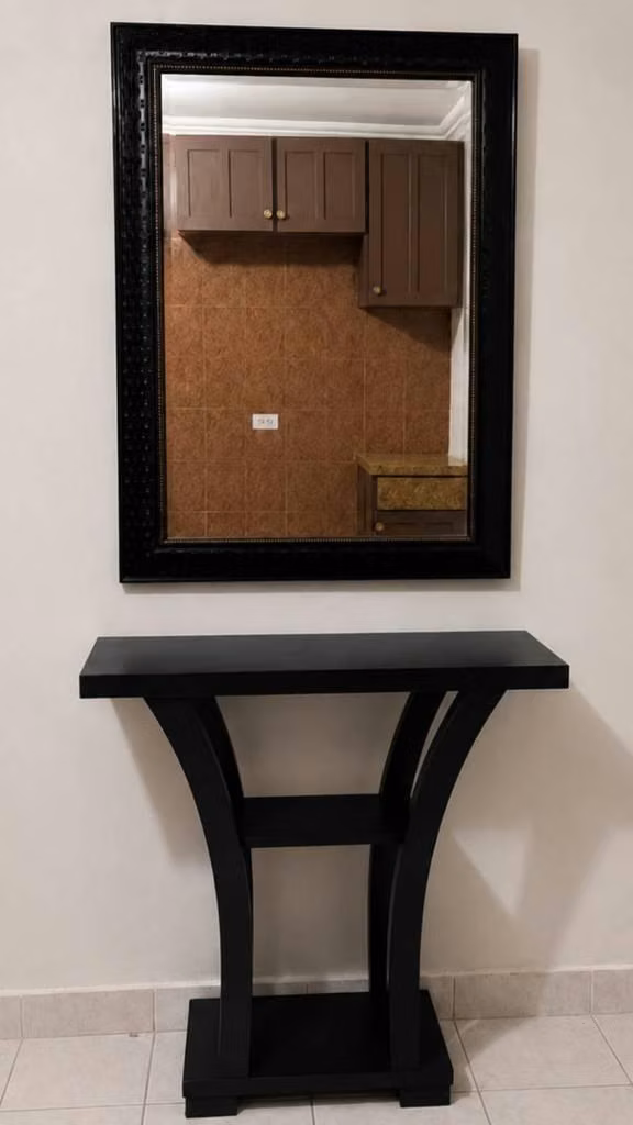 ELEGANT RECEPTION CONSOLE