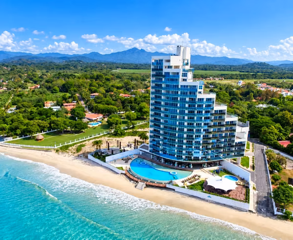Luxury Fully Remodeled Beachfront Apartment | Ocean Waves