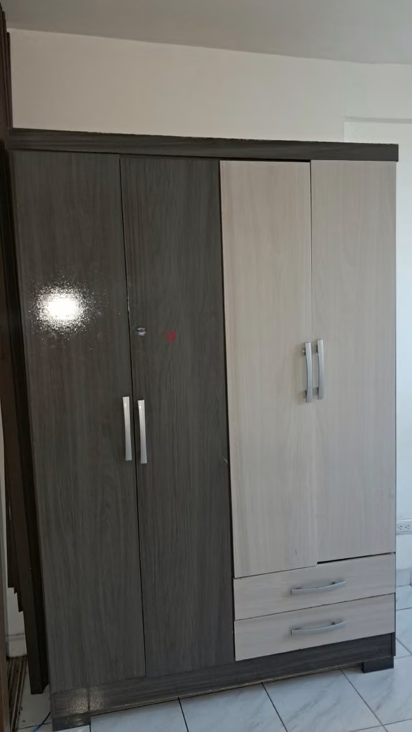 Clóset Ropero Grande de 4 Puertas con 2 Gavetas