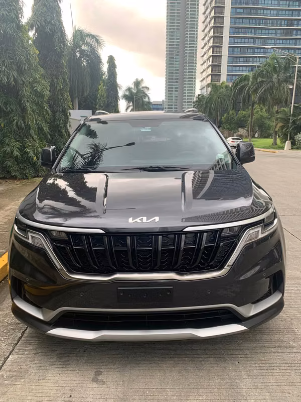 Se vende Kia Carnival 2023 como Nueva