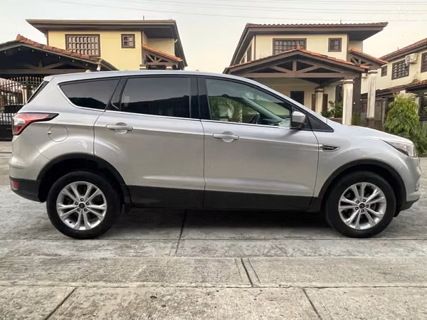 Ford Escape SE 2017 in excellent condition